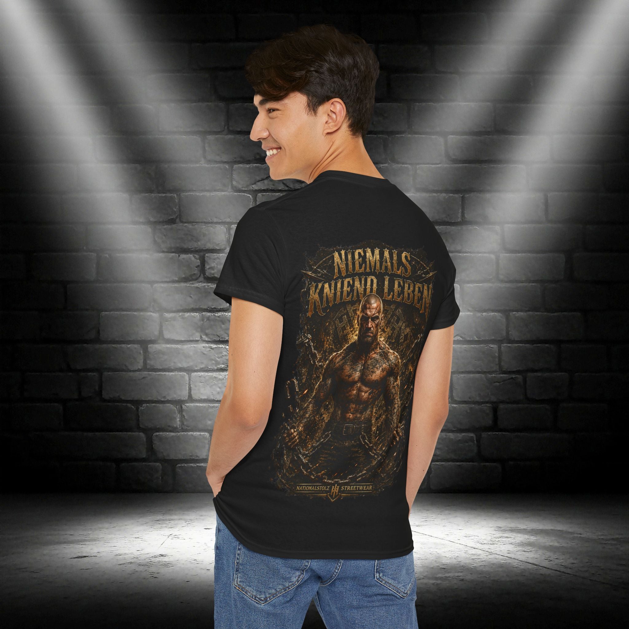 NATIONALSTOLZ T - Shirt - ,,Niemals kniend leben"
